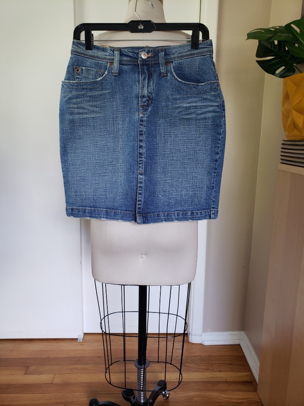 VINTAGE Premium Contemporary Denim Skirt Size 4